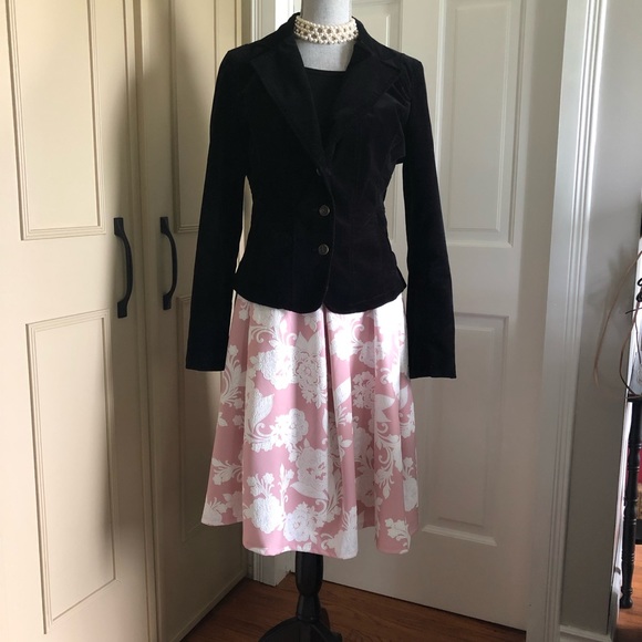Dusty Rose skirt w/ soft white floral pattern - Picture 6 of 6